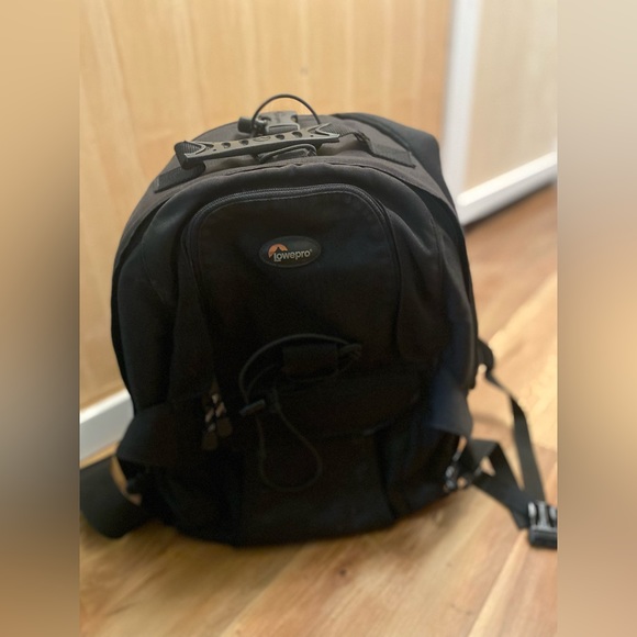 LowePro Gear/Camera Bag - Picture 2 of 8